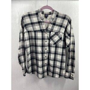 PATAGONIA WOMENS SIZE 4 BUTTON UP LONG SLEEVE BLACK PLAID SHIRT